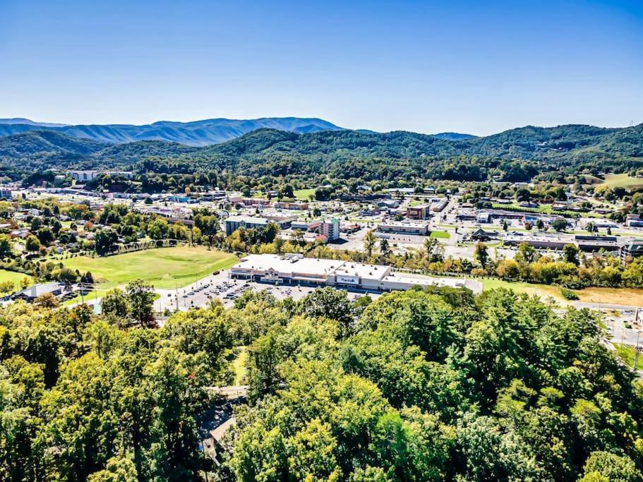 Bear Nakid Villa Pigeon Forge Exterior photo