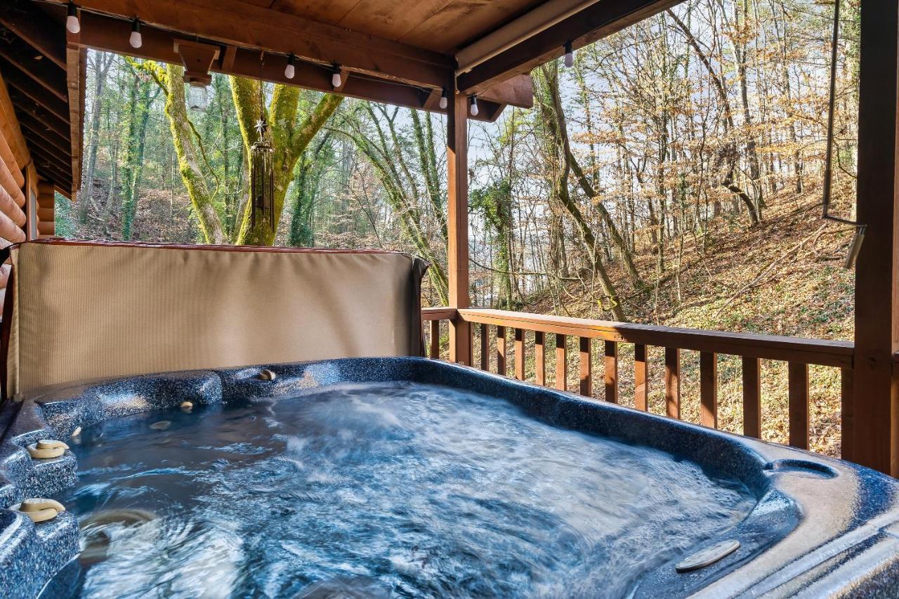 Bear Nakid Villa Pigeon Forge Exterior photo