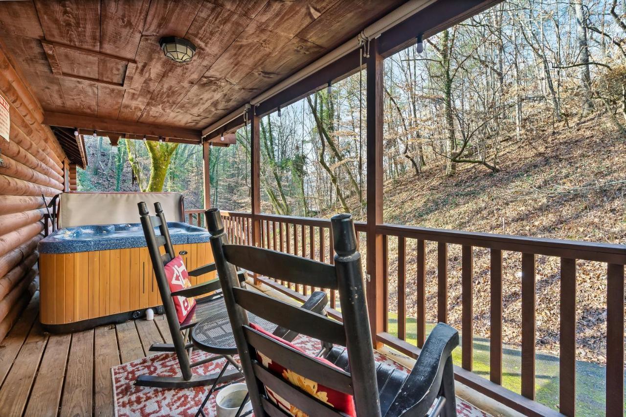 Bear Nakid Villa Pigeon Forge Exterior photo